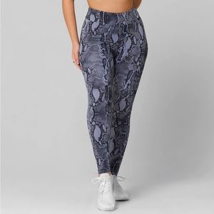 Grounded High Waist Scrunch Legging